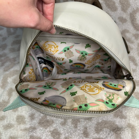 Baby Yoda Loungefly Backpack - Picture 6 of 7